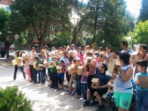 Alikev Gençbank Otizmli çocuklara kuş evi projesi Otizmli çocuklarla kuş evi projesi